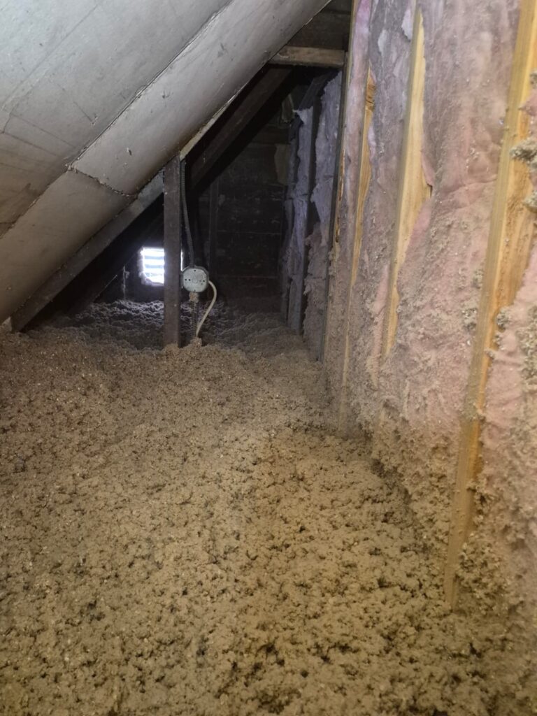 cellulose insulation beside attic knee wall